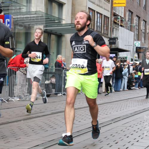 05.10.2025 - 20. swb-Marathon Bremen Strokosch-Dieckow http://msf.ph/oto/9240447 05.10.2025 10:47:29 Ziel 9240, 9377, 9929, 10062, 10073, 10089, 10266, 10382, 10601, 10676, 10850, 10875, 10929, 10947, 11187, 11244, 11330, 11409, 11628, 11708, 9240, 9377, 9929, 10062, 10073, 10089, 10266, 10382, 10601, 10676, 10850, 10875, 10929, 10947, 11187, 11244, 11330, 11409, 11628, 11708 meine-sportfotos.de