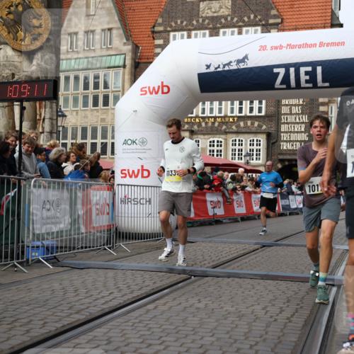 05.10.2025 - 20. swb-Marathon Bremen Yannick Fuchs http://msf.ph/oto/9240469 05.10.2025 10:40:00 Ziel 9213, 9922, 10052, 10171, 10175, 10176, 11335 meine-sportfotos.de