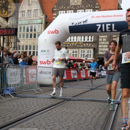 05.10.2025 - 20. swb-Marathon Bremen Yannick Fuchs http://msf.ph/oto/9240479 05.10.2025 10:40:00 Ziel 9213, 9922, 10052, 10171, 10175, 10176, 11335 meine-sportfotos.de
