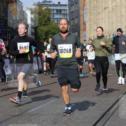 05.10.2025 - 20. swb-Marathon Bremen Strokosch-Dieckow http://msf.ph/oto/9240502 05.10.2025 10:57:03 Ziel 5172, 9231, 9314, 9451, 9577, 9797, 9937, 10069, 10545, 10867, 11138, 11202, 11435, 11566 meine-sportfotos.de