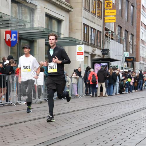 05.10.2025 - 20. swb-Marathon Bremen Strokosch-Dieckow http://msf.ph/oto/9240526 05.10.2025 10:47:32 Ziel 9240, 9377, 9929, 10062, 10089, 10266, 10382, 10601, 10676, 10929, 11187, 11244, 11409, 11628, 11708, 9240, 9377, 9929, 10062, 10089, 10266, 10382, 10601, 10676, 10929, 11187, 11244, 11409, 11628, 11708 meine-sportfotos.de
