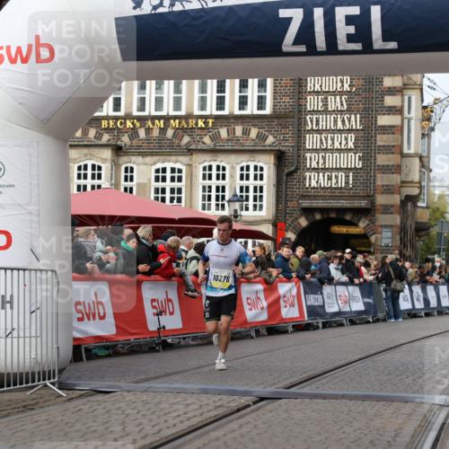 05.10.2025 - 20. swb-Marathon Bremen Yannick Fuchs http://msf.ph/oto/9240554 05.10.2025 10:40:07 Ziel 9213, 10276 meine-sportfotos.de