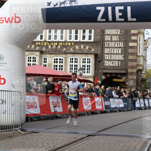 05.10.2025 - 20. swb-Marathon Bremen Yannick Fuchs http://msf.ph/oto/9240572 05.10.2025 10:40:07 Ziel 9213, 10276 meine-sportfotos.de