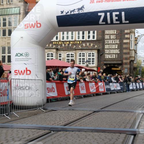 05.10.2025 - 20. swb-Marathon Bremen Yannick Fuchs http://msf.ph/oto/9240597 05.10.2025 10:40:08 Ziel 10276 meine-sportfotos.de