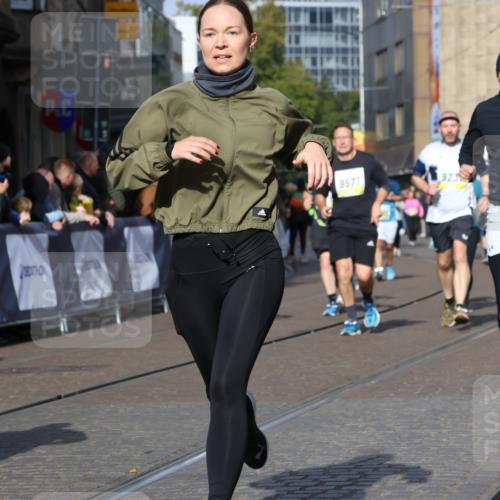 05.10.2025 - 20. swb-Marathon Bremen Strokosch-Dieckow http://msf.ph/oto/9240625 05.10.2025 10:57:05 Ziel 5172, 9231, 9314, 9577, 9797, 9937, 10069, 10545, 10917, 11138, 11202, 11434, 11435, 11566, 11686 meine-sportfotos.de