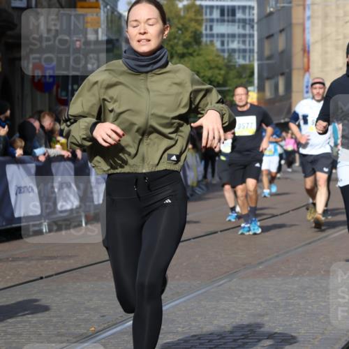 05.10.2025 - 20. swb-Marathon Bremen Strokosch-Dieckow http://msf.ph/oto/9240655 05.10.2025 10:57:05 Ziel 5172, 9231, 9314, 9577, 9797, 9937, 10069, 10545, 10917, 11138, 11202, 11434, 11435, 11566, 11686 meine-sportfotos.de