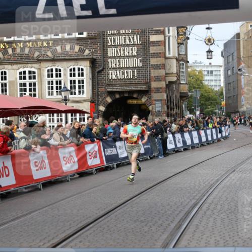 05.10.2025 - 20. swb-Marathon Bremen Yannick Fuchs http://msf.ph/oto/9240677 05.10.2025 10:40:12 Ziel 10276, 11567 meine-sportfotos.de