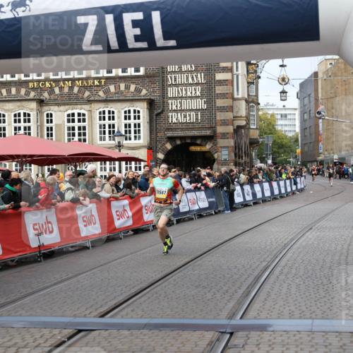 05.10.2025 - 20. swb-Marathon Bremen Yannick Fuchs http://msf.ph/oto/9240716 05.10.2025 10:40:12 Ziel 10276, 11567 meine-sportfotos.de
