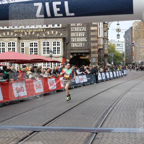 05.10.2025 - 20. swb-Marathon Bremen Yannick Fuchs http://msf.ph/oto/9240727 05.10.2025 10:40:12 Ziel 10276, 11567 meine-sportfotos.de