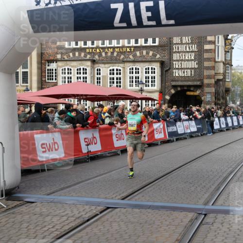 05.10.2025 - 20. swb-Marathon Bremen Yannick Fuchs http://msf.ph/oto/9240739 05.10.2025 10:40:13 Ziel 10276, 11567 meine-sportfotos.de