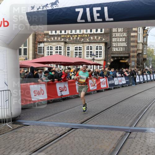 05.10.2025 - 20. swb-Marathon Bremen Yannick Fuchs http://msf.ph/oto/9240768 05.10.2025 10:40:13 Ziel 10276, 11567 meine-sportfotos.de