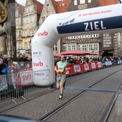 05.10.2025 - 20. swb-Marathon Bremen Yannick Fuchs http://msf.ph/oto/9240824 05.10.2025 10:40:14 Ziel 10276, 11567 meine-sportfotos.de