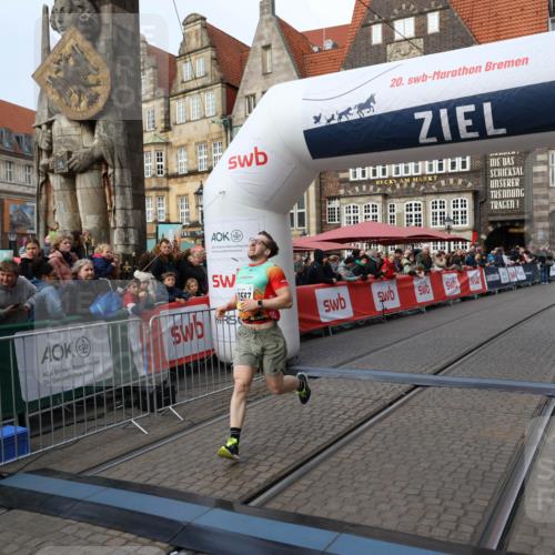 05.10.2025 - 20. swb-Marathon Bremen Yannick Fuchs http://msf.ph/oto/9240831 05.10.2025 10:40:14 Ziel 10276, 11567 meine-sportfotos.de