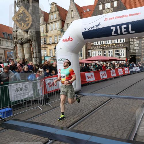05.10.2025 - 20. swb-Marathon Bremen Yannick Fuchs http://msf.ph/oto/9240840 05.10.2025 10:40:14 Ziel 10276, 11567 meine-sportfotos.de
