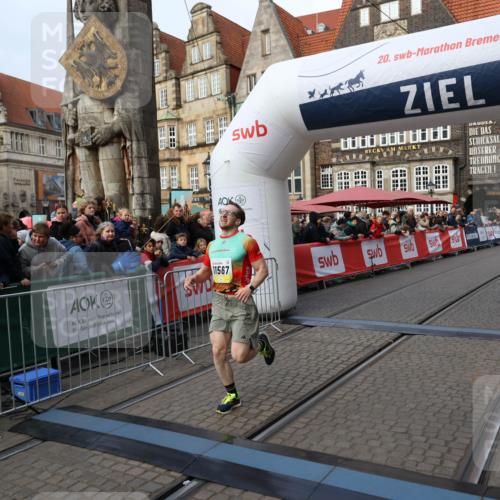 05.10.2025 - 20. swb-Marathon Bremen Yannick Fuchs http://msf.ph/oto/9240848 05.10.2025 10:40:14 Ziel 10276, 11567 meine-sportfotos.de