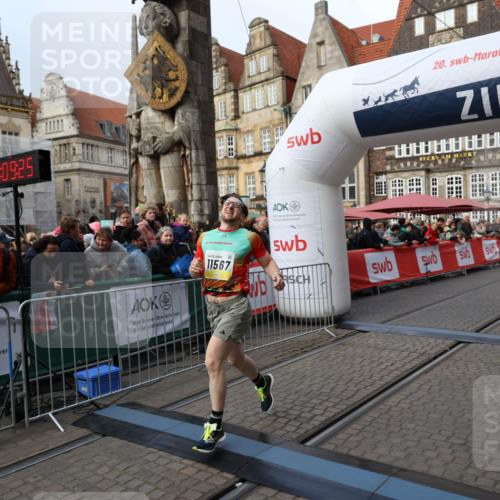 05.10.2025 - 20. swb-Marathon Bremen Yannick Fuchs http://msf.ph/oto/9240859 05.10.2025 10:40:14 Ziel 10276, 11567 meine-sportfotos.de