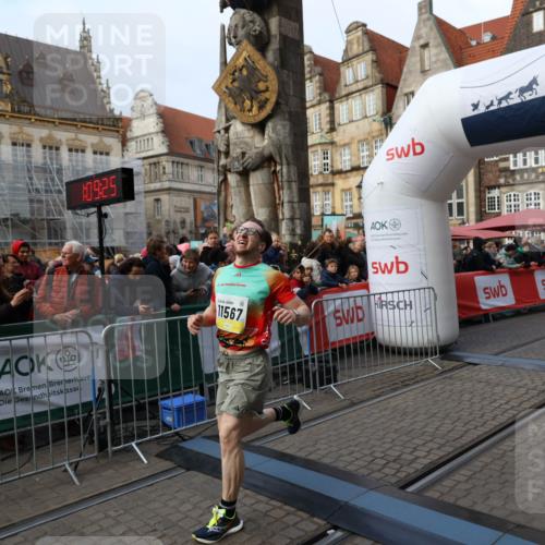 05.10.2025 - 20. swb-Marathon Bremen Yannick Fuchs http://msf.ph/oto/9240883 05.10.2025 10:40:14 Ziel 10276, 11567 meine-sportfotos.de