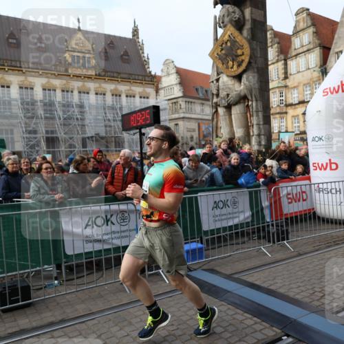 05.10.2025 - 20. swb-Marathon Bremen Yannick Fuchs http://msf.ph/oto/9240897 05.10.2025 10:40:14 Ziel 10276, 11567 meine-sportfotos.de