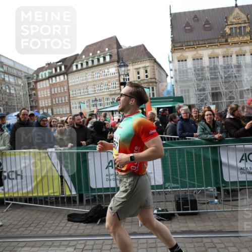 05.10.2025 - 20. swb-Marathon Bremen Yannick Fuchs http://msf.ph/oto/9240949 05.10.2025 10:40:15 Ziel 10276, 11567 meine-sportfotos.de