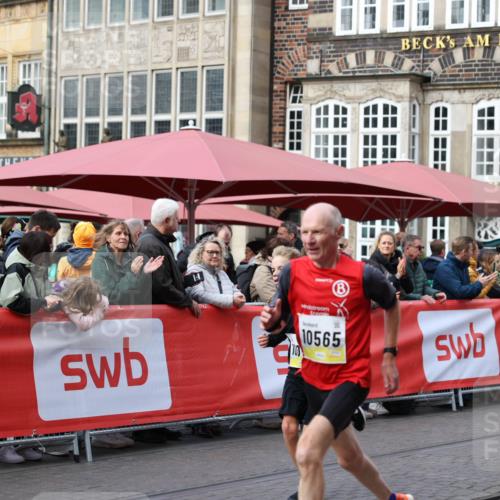 05.10.2025 - 20. swb-Marathon Bremen Yannick Fuchs http://msf.ph/oto/9241020 05.10.2025 10:40:30 Ziel 10070, 10565, 10658 meine-sportfotos.de