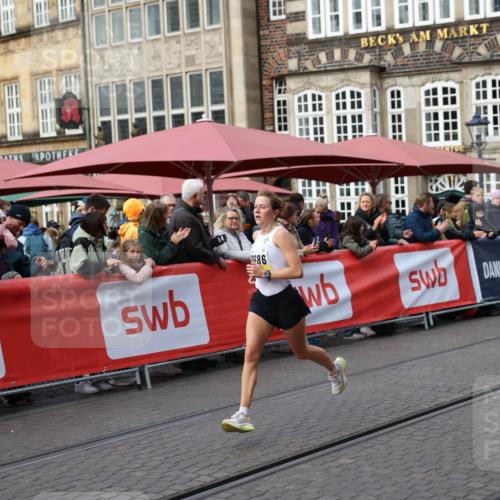05.10.2025 - 20. swb-Marathon Bremen Yannick Fuchs http://msf.ph/oto/9241175 05.10.2025 10:40:35 Ziel 10070, 10565, 10658, 10686 meine-sportfotos.de