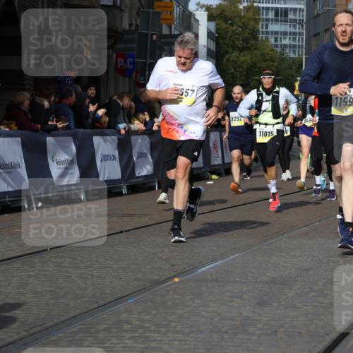 05.10.2025 - 20. swb-Marathon Bremen Strokosch-Dieckow http://msf.ph/oto/9241286 05.10.2025 10:57:17 Ziel 7101, 9260, 9292, 9450, 9489, 9550, 9844, 9947, 10169, 10281, 10293, 10367, 10645, 10657, 11015, 11596 meine-sportfotos.de