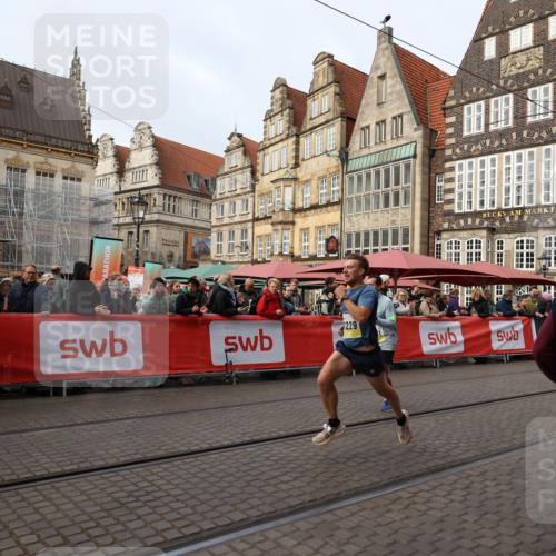 05.10.2025 - 20. swb-Marathon Bremen Yannick Fuchs http://msf.ph/oto/9241313 05.10.2025 10:40:50 Ziel 10161, 10229 meine-sportfotos.de