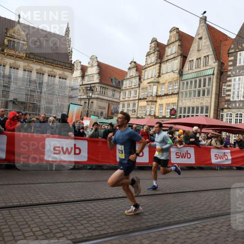 05.10.2025 - 20. swb-Marathon Bremen Yannick Fuchs http://msf.ph/oto/9241325 05.10.2025 10:40:50 Ziel 10161, 10229 meine-sportfotos.de