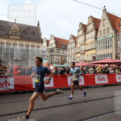 05.10.2025 - 20. swb-Marathon Bremen Yannick Fuchs http://msf.ph/oto/9241343 05.10.2025 10:40:50 Ziel 10161, 10229 meine-sportfotos.de