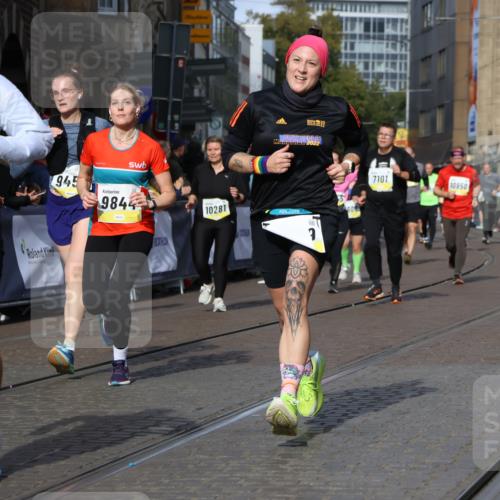 05.10.2025 - 20. swb-Marathon Bremen Strokosch-Dieckow http://msf.ph/oto/9241353 05.10.2025 10:57:19 Ziel 7101, 9260, 9292, 9450, 9489, 9550, 9844, 9947, 10169, 10281, 10367, 10645, 10657, 10950, 11015, 11596, 11606 meine-sportfotos.de