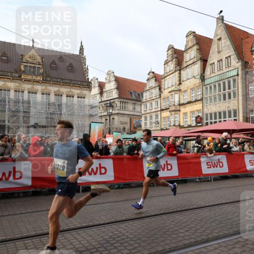 05.10.2025 - 20. swb-Marathon Bremen Yannick Fuchs http://msf.ph/oto/9241359 05.10.2025 10:40:51 Ziel 10161, 10229 meine-sportfotos.de