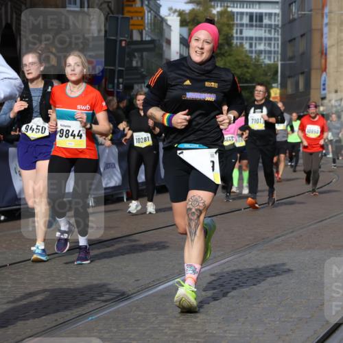 05.10.2025 - 20. swb-Marathon Bremen Strokosch-Dieckow http://msf.ph/oto/9241377 05.10.2025 10:57:19 Ziel 7101, 9260, 9292, 9450, 9489, 9550, 9844, 9947, 10169, 10281, 10367, 10645, 10657, 10950, 11015, 11596, 11606 meine-sportfotos.de