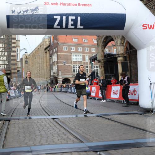 05.10.2025 - 20. swb-Marathon Bremen Yannick Fuchs http://msf.ph/oto/9241521 05.10.2025 10:41:14 Ziel 10606, 10952 meine-sportfotos.de