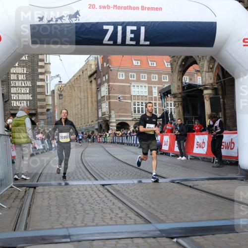 05.10.2025 - 20. swb-Marathon Bremen Yannick Fuchs http://msf.ph/oto/9241533 05.10.2025 10:41:14 Ziel 10606, 10952 meine-sportfotos.de