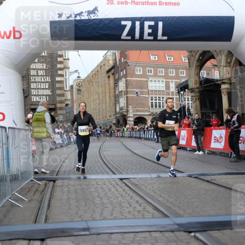 05.10.2025 - 20. swb-Marathon Bremen Yannick Fuchs http://msf.ph/oto/9241543 05.10.2025 10:41:14 Ziel 10606, 10952 meine-sportfotos.de