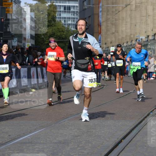 05.10.2025 - 20. swb-Marathon Bremen Strokosch-Dieckow http://msf.ph/oto/9241610 05.10.2025 10:57:22 Ziel 7101, 9000, 9215, 9260, 9292, 9450, 9550, 9844, 10169, 10281, 10367, 10645, 10950, 11606 meine-sportfotos.de