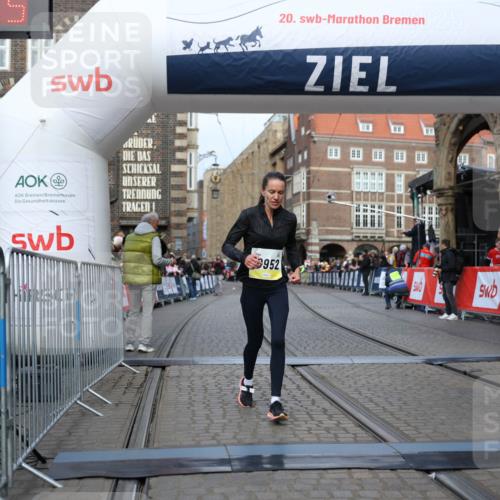05.10.2025 - 20. swb-Marathon Bremen Yannick Fuchs http://msf.ph/oto/9241627 05.10.2025 10:41:15 Ziel 10606, 10952 meine-sportfotos.de