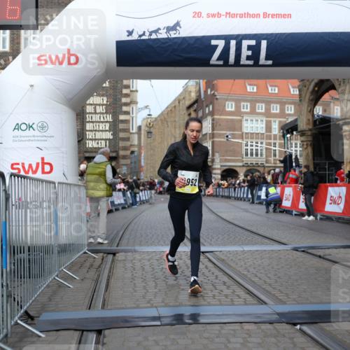 05.10.2025 - 20. swb-Marathon Bremen Yannick Fuchs http://msf.ph/oto/9241640 05.10.2025 10:41:15 Ziel 10606, 10952 meine-sportfotos.de