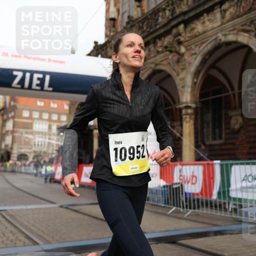 05.10.2025 - 20. swb-Marathon Bremen Yannick Fuchs http://msf.ph/oto/9241685 05.10.2025 10:41:16 Ziel 10606, 10952 meine-sportfotos.de