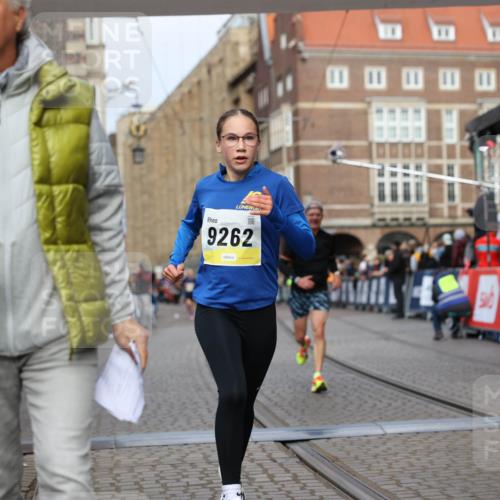 05.10.2025 - 20. swb-Marathon Bremen Yannick Fuchs http://msf.ph/oto/9241837 05.10.2025 10:41:24 Ziel 9262, 11069, 11086 meine-sportfotos.de