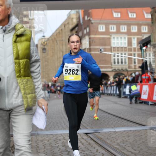 05.10.2025 - 20. swb-Marathon Bremen Yannick Fuchs http://msf.ph/oto/9241848 05.10.2025 10:41:24 Ziel 9262, 11069, 11086 meine-sportfotos.de