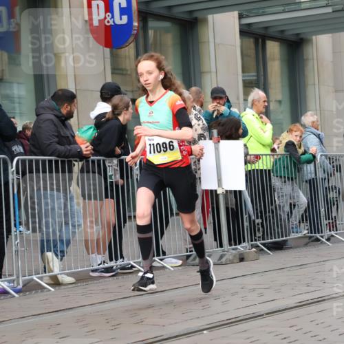 05.10.2025 - 20. swb-Marathon Bremen Strokosch-Dieckow http://msf.ph/oto/9241918 05.10.2025 10:48:27 Ziel 7414, 9255, 9261, 9406, 9482, 9583, 9674, 9729, 10047, 10303, 10799, 10877, 10973, 11096, 11248, 7414, 9255, 9261, 9406, 9482, 9583, 9674, 9729, 10047, 10303, 10799, 10877, 10973, 11096, 11248 meine-sportfotos.de