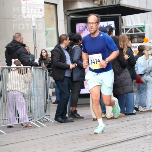 05.10.2025 - 20. swb-Marathon Bremen Strokosch-Dieckow http://msf.ph/oto/9241954 05.10.2025 10:48:28 Ziel 7414, 9255, 9261, 9406, 9482, 9583, 9674, 9729, 10047, 10303, 10799, 10877, 10973, 11096, 11248, 7414, 9255, 9261, 9406, 9482, 9583, 9674, 9729, 10047, 10303, 10799, 10877, 10973, 11096, 11248 meine-sportfotos.de