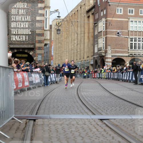 05.10.2025 - 20. swb-Marathon Bremen Yannick Fuchs http://msf.ph/oto/9242142 05.10.2025 10:41:30 Ziel 9262, 10910, 11086 meine-sportfotos.de