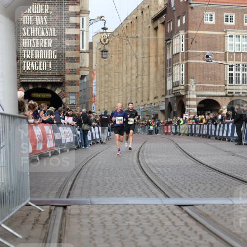 05.10.2025 - 20. swb-Marathon Bremen Yannick Fuchs http://msf.ph/oto/9242176 05.10.2025 10:41:30 Ziel 9262, 10910, 11086 meine-sportfotos.de