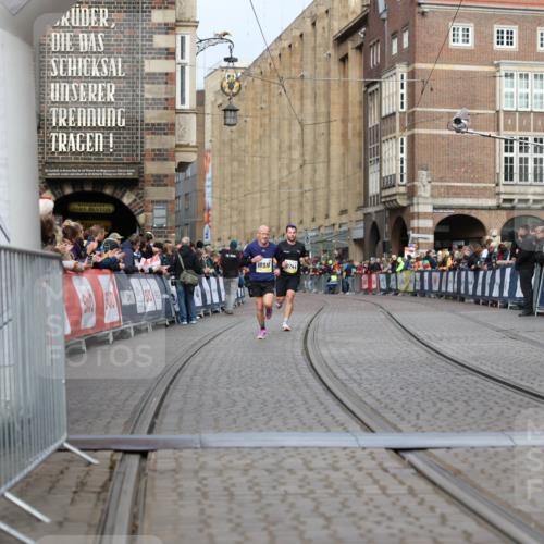 05.10.2025 - 20. swb-Marathon Bremen Yannick Fuchs http://msf.ph/oto/9242204 05.10.2025 10:41:30 Ziel 9262, 10910, 11086 meine-sportfotos.de