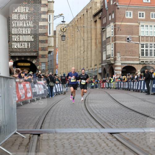 05.10.2025 - 20. swb-Marathon Bremen Yannick Fuchs http://msf.ph/oto/9242214 05.10.2025 10:41:31 Ziel 10744, 10910, 11086 meine-sportfotos.de