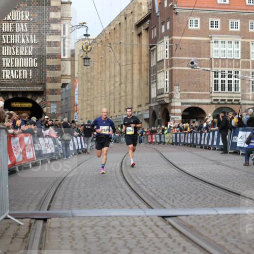 05.10.2025 - 20. swb-Marathon Bremen Yannick Fuchs http://msf.ph/oto/9242249 05.10.2025 10:41:31 Ziel 10744, 10910, 11086 meine-sportfotos.de