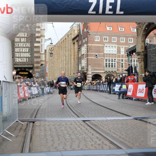 05.10.2025 - 20. swb-Marathon Bremen Yannick Fuchs http://msf.ph/oto/9242352 05.10.2025 10:41:33 Ziel 10744, 10910 meine-sportfotos.de