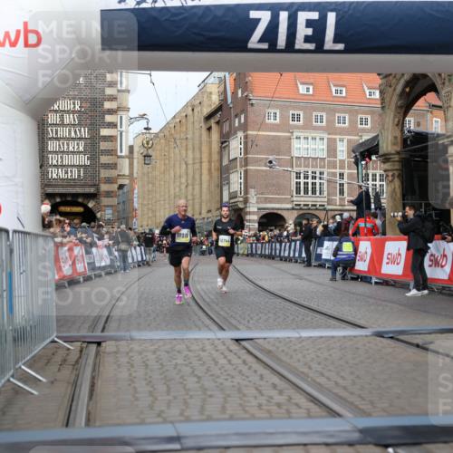 05.10.2025 - 20. swb-Marathon Bremen Yannick Fuchs http://msf.ph/oto/9242369 05.10.2025 10:41:33 Ziel 10744, 10910 meine-sportfotos.de